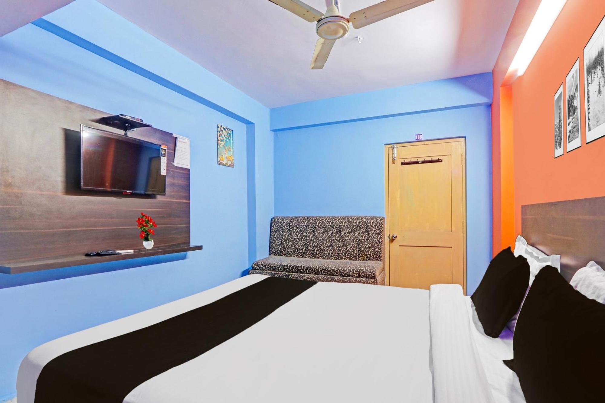 Super Hotel O Karimnagar Bagian luar foto