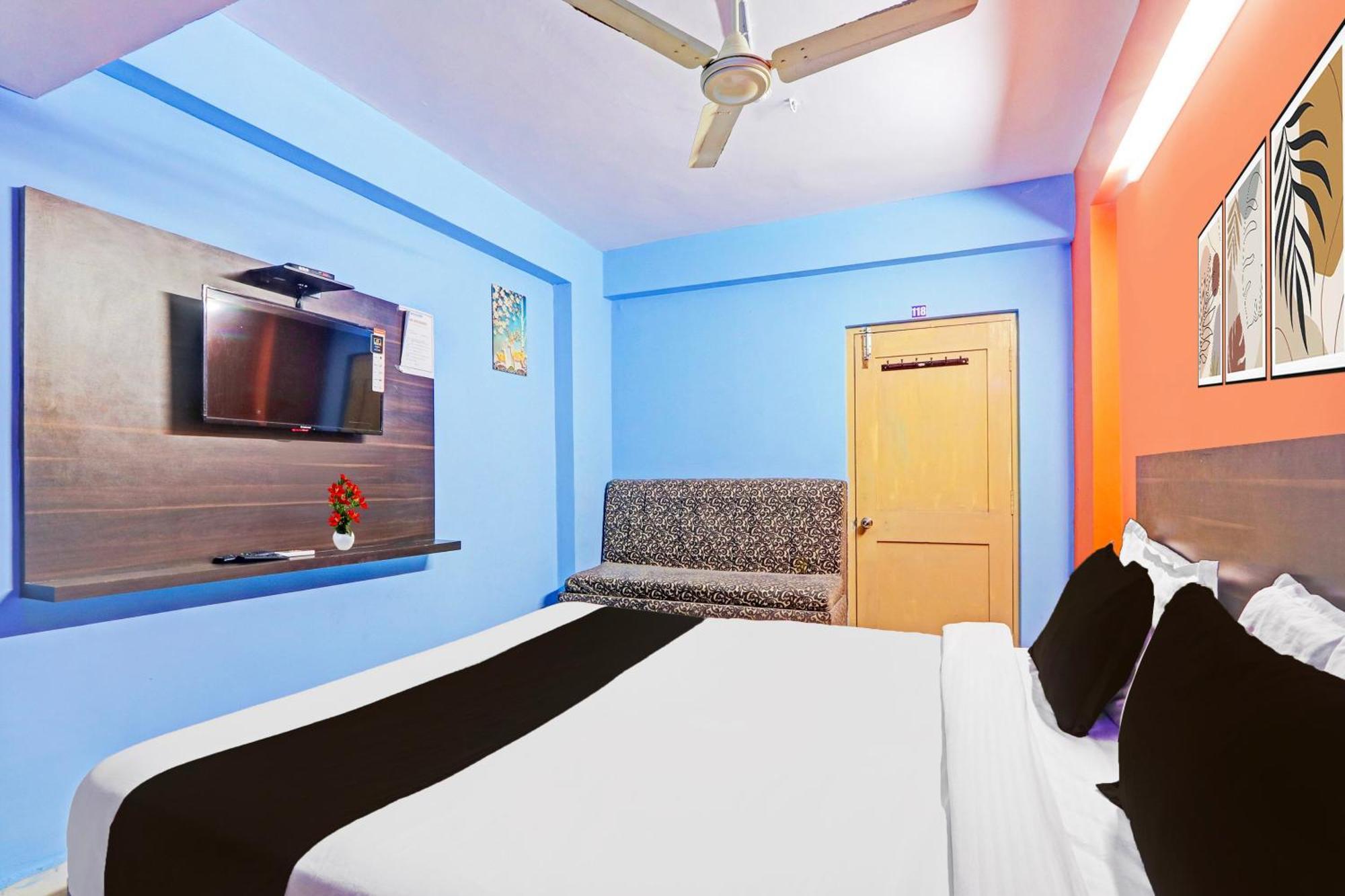 Super Hotel O Karimnagar Bagian luar foto